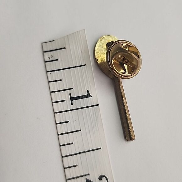 Tennis Racket Pin Textured Net Gold Tone - Picture 4 of 4